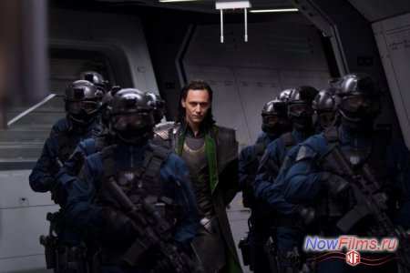 Том Хиддлстон сыграет главную роль в ремейке к фильму "Ворон" Том Хиддлстон сыграет главную роль в ремейке к фильму "Ворон"