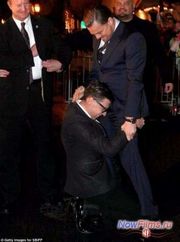 Журналист из Украины не сдержался и посмотрел, что под юбкой у актрисы Журналист из Украины не сдержался и посмотрел, что под юбкой у актрисы