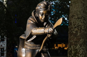 В Лондоне установили памятник Гарри Поттеру В Лондоне установили памятник Гарри Поттеру